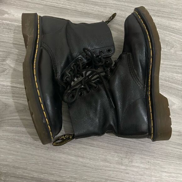 Dr. martens shoes size 7 - Picture 7 of 9